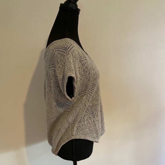 Cotton Crochet Medium Top with petal sleeves. - Picture 3 of 14